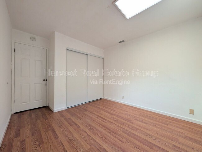 Building Photo - 5160 Ramsgate Dr