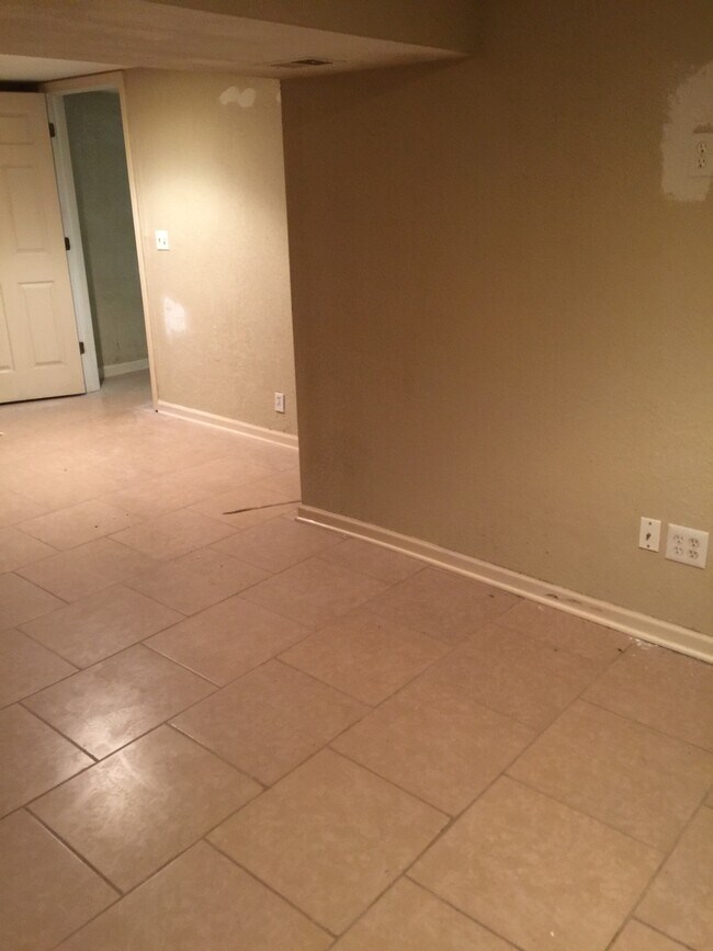 Building Photo - 8325 Elm Ave