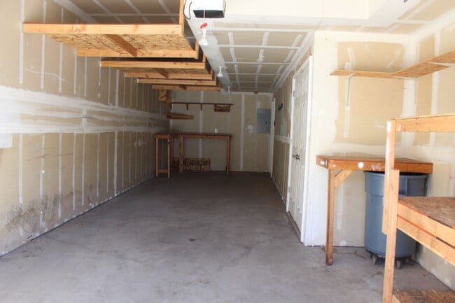 Building Photo - Stonegate Townhouse w/ 3 br/3 1/2 baths!!