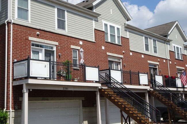 Building Photo - 2203 S Crambourne Way
