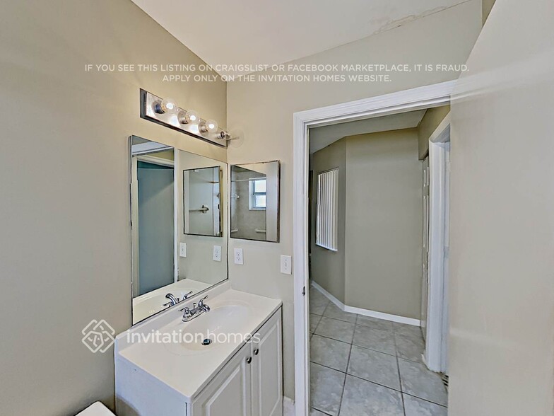 Building Photo - 15555 SW 95th Ln