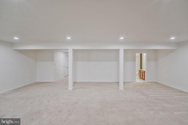 Building Photo - 3461 Eagle Ridge Dr