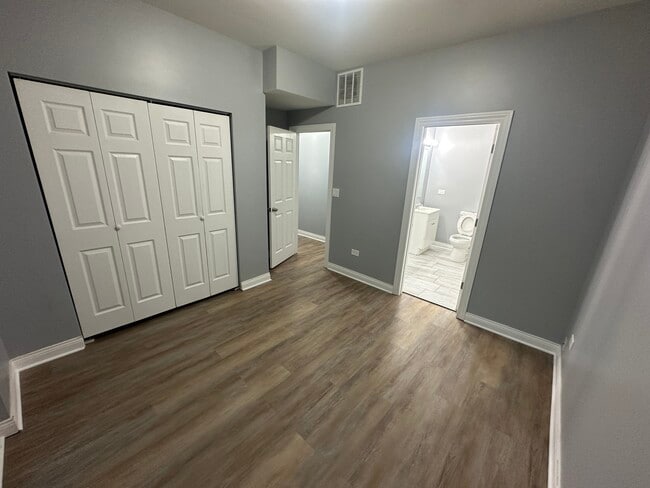 Building Photo - 1523 S Karlov Ave