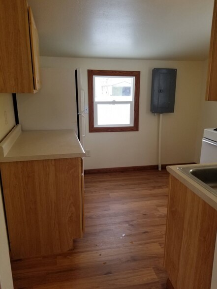 Building Photo - 114 3rd Ave W