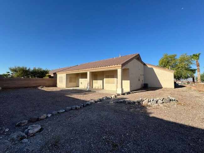Building Photo - 3 Bed/2 Bath House with Boat Deep 3 Car Garage