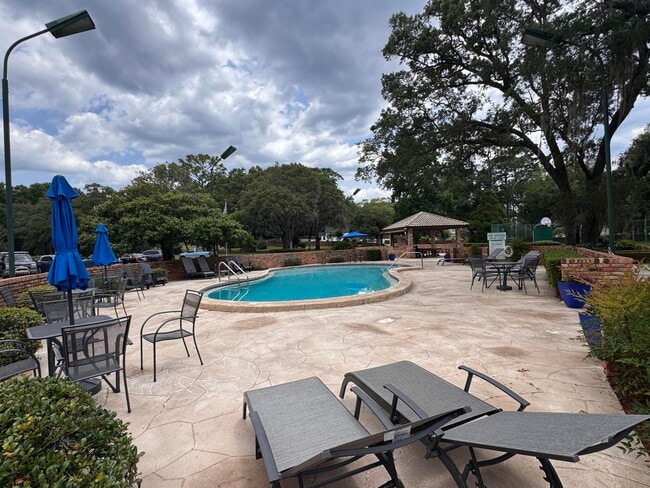 Building Photo - 806 Regatta Dr