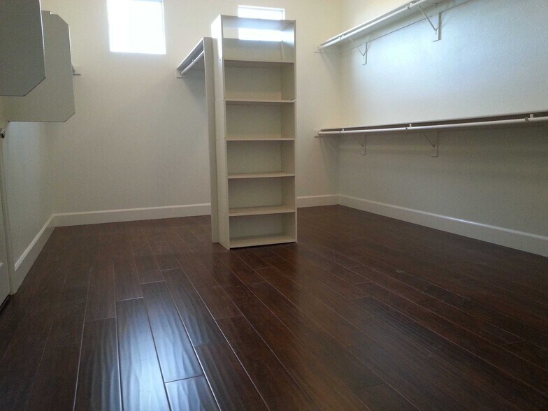 Building Photo - 936 McCall Cir