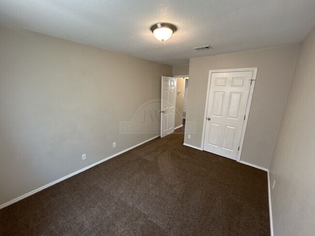 Building Photo - 4507 Lonesome Dove Dr