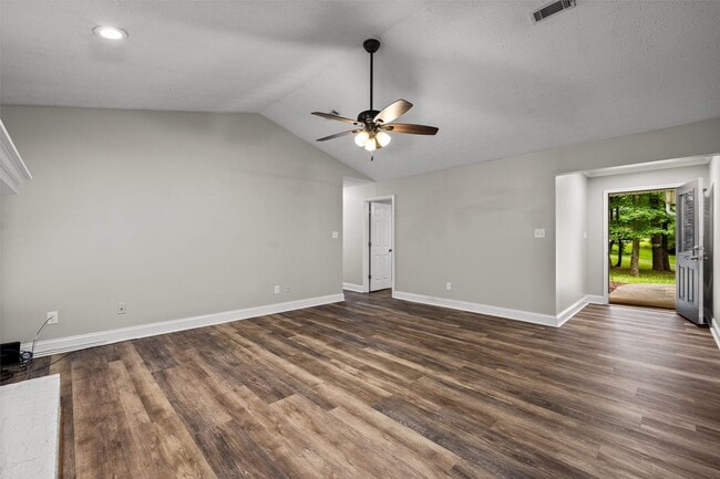Building Photo - Updated 3BR Home on 1.36 Acres in Whitewater School District