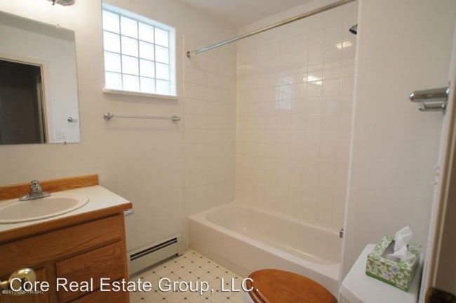 Building Photo - 17049 Meadow Creek Dr