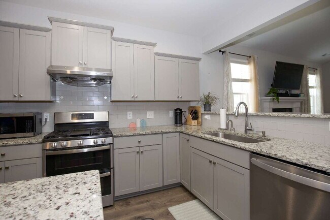 Building Photo - "Spacious 4-Bedroom Gem with 3 Full Baths - 2344 Sq Ft of Comfort on Stackhouse Drive!"