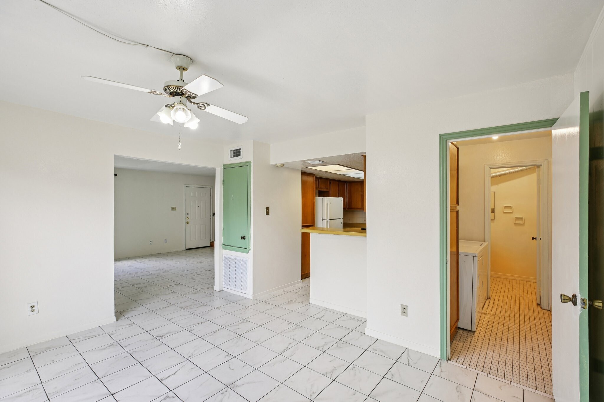 Building Photo - 8379 La Roche Ln