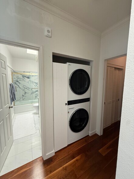 Laundry, Main Bathroom and Entrance to Master Bedroom - 2185 Bush St