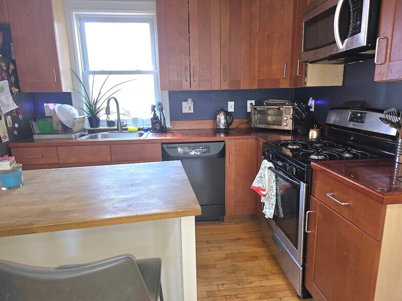 Building Photo - 5 Gore Street Pl