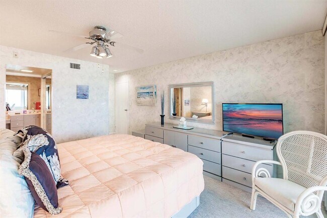 Building Photo - 1055 W Peppertree Dr