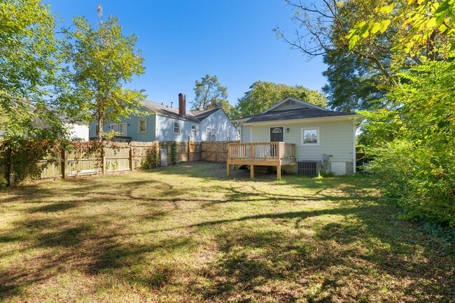 Building Photo - Lovely 3 bedroom bungalow close to downtown Durham!