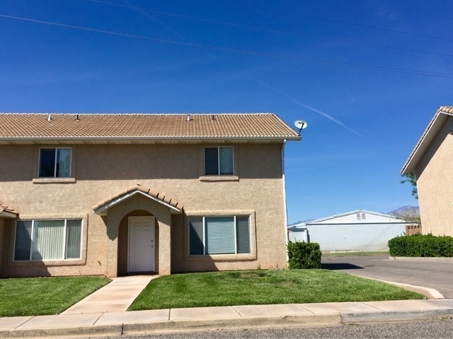 Primary Photo - Dixie Downs Townhouse