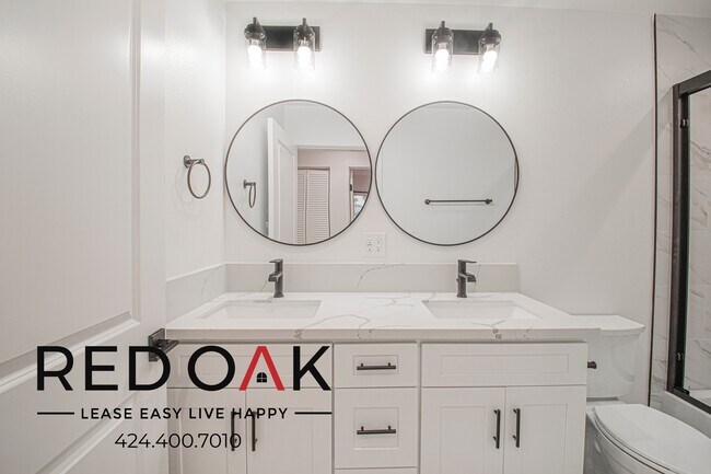 Building Photo - 856 W 47th St