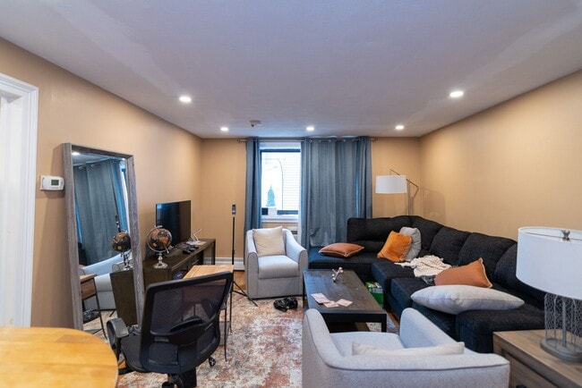 Building Photo - 9/1 No Fee! Spacious 1BR near Packard's Corner, BU, with AC!