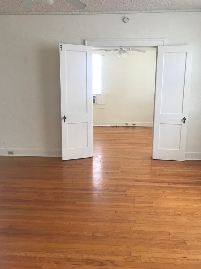 Building Photo - 1BD/1BA Apartment Uptown on Mardi Gras Parade Route