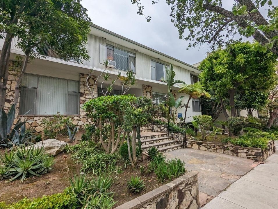 Building Photo - 1236 N Sweetzer Ave