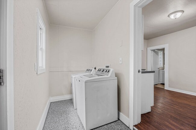 Building Photo - 1310 23rd St