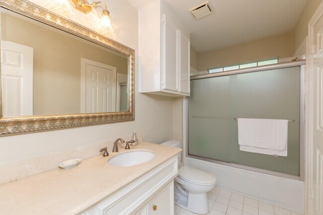 Building Photo - 4915 Keneshaw St