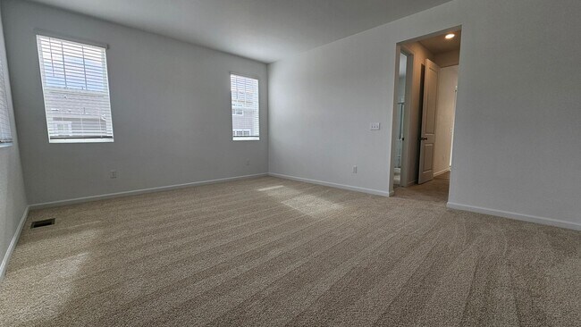 Building Photo - Brand New Aurora Highlands Ranch