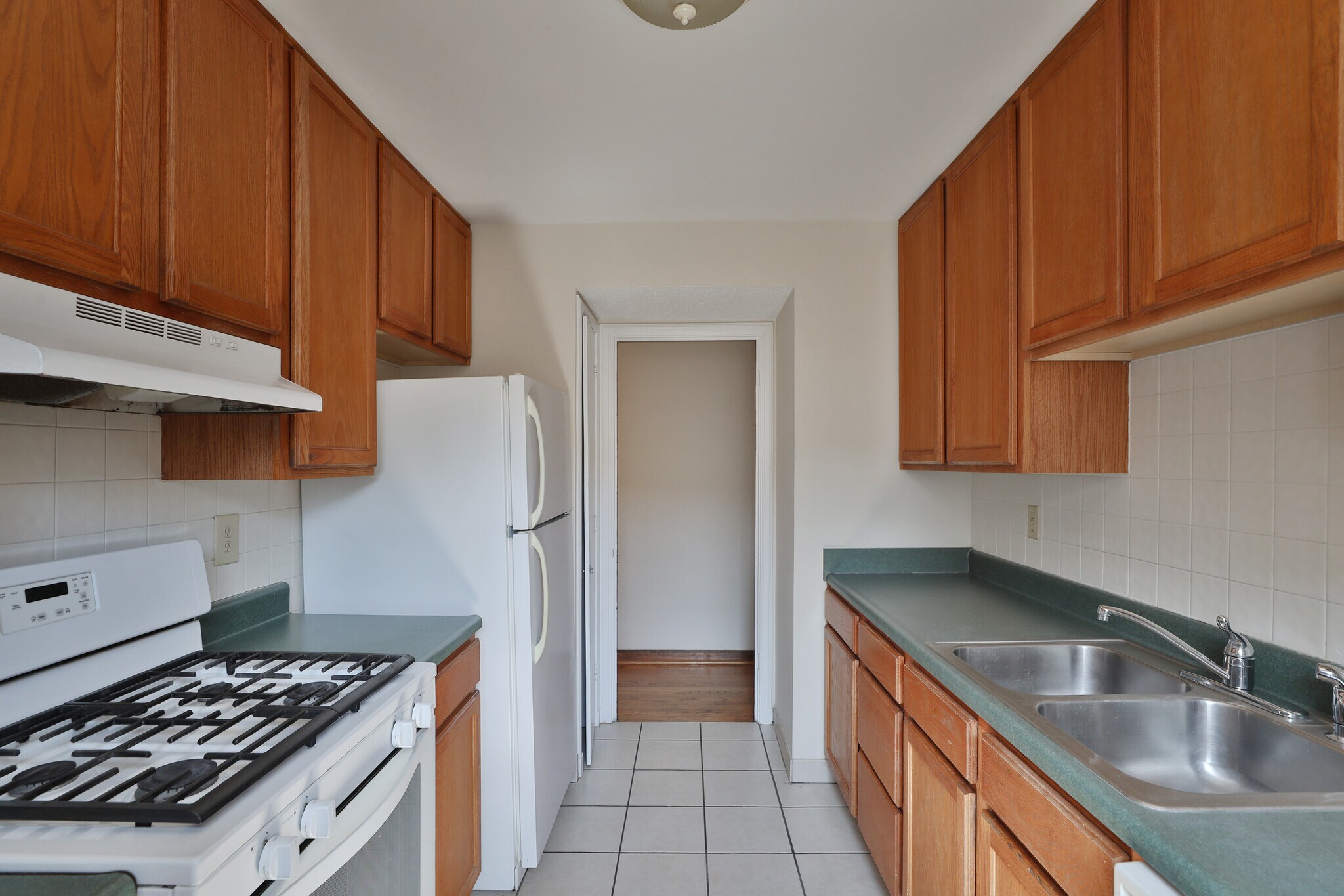 Building Photo - 3248 Indianola Ave