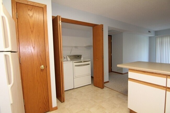 Building Photo - 2 Bedroom 1 Bath Condo in North Liberty!