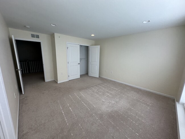 Building Photo - 410 Mayer Pl