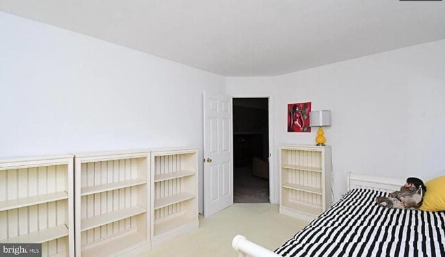 Building Photo - 235 Pinecrest Ln