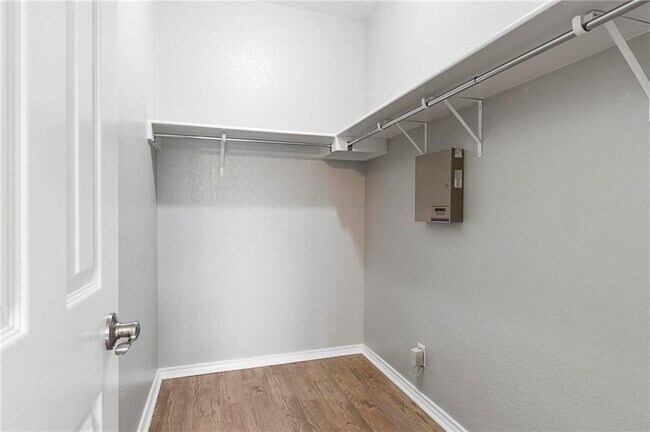 Building Photo - 534 Apricot Dr