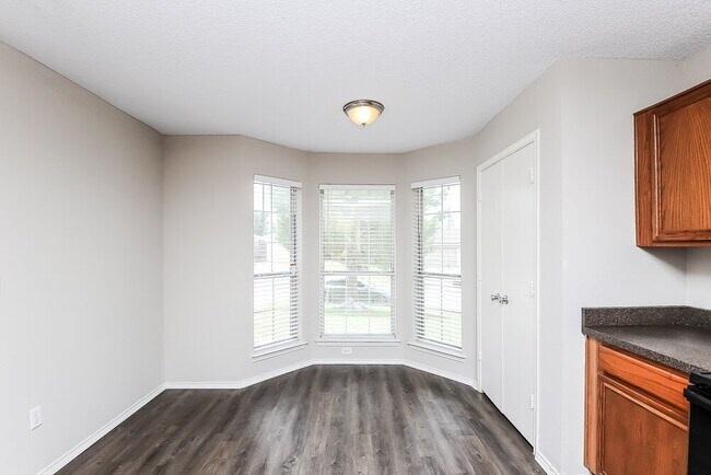 Building Photo - 10244 Cypress Hills Dr