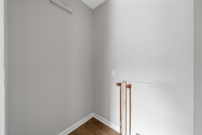 Building Photo - 515 9th St