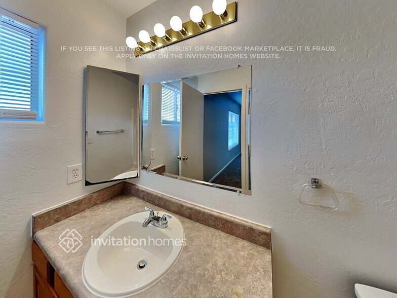 Building Photo - 3735 W Sunland Ave