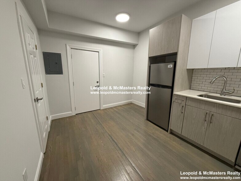 Building Photo - 70 Peterborough St