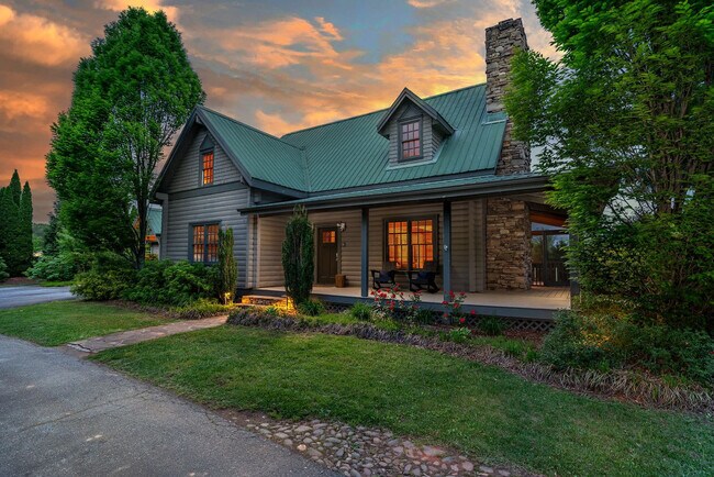 Building Photo - 2224 Brevard Rd