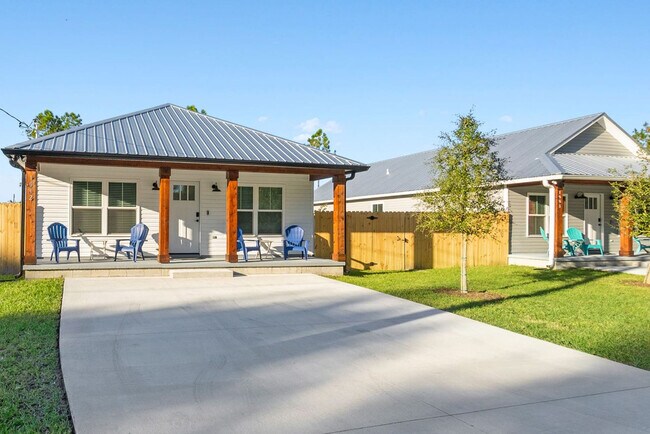 Building Photo - 1004 Josiah St