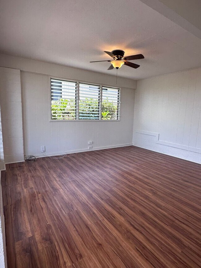 Building Photo - 1701 Skyline Dr