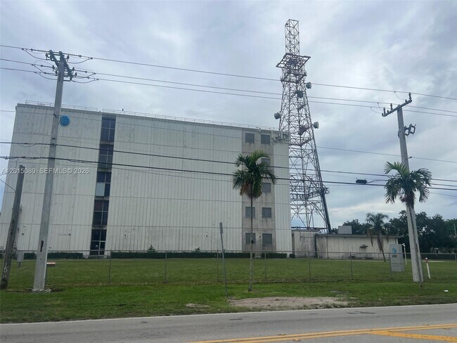 Building Photo - 5100 SW 41st St