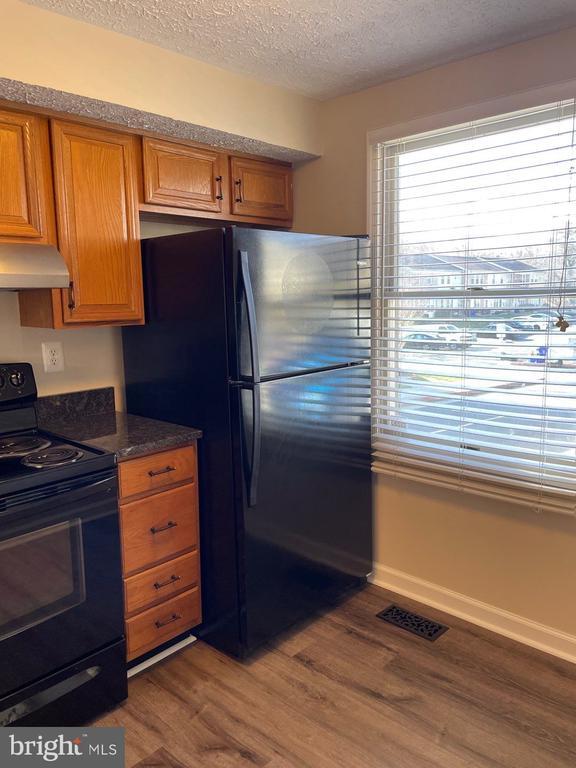 Building Photo - 5863 Rowanberry Dr