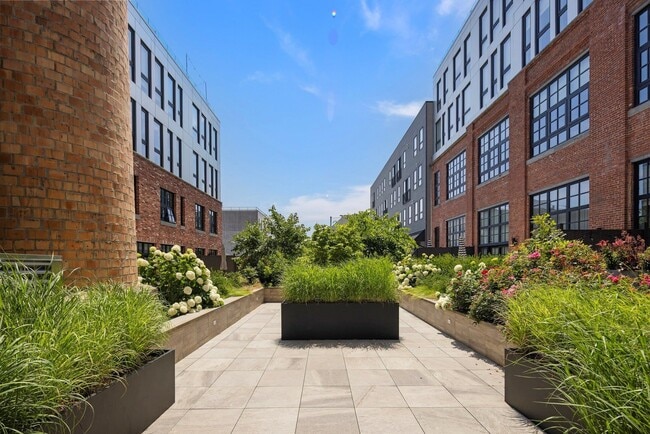 Building Photo - 720 Clinton St