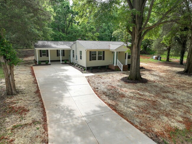 Building Photo - 185 Garden Ln