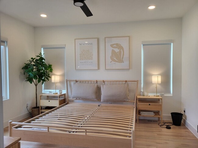 Building Photo - Furnished home in Lincoln Heights