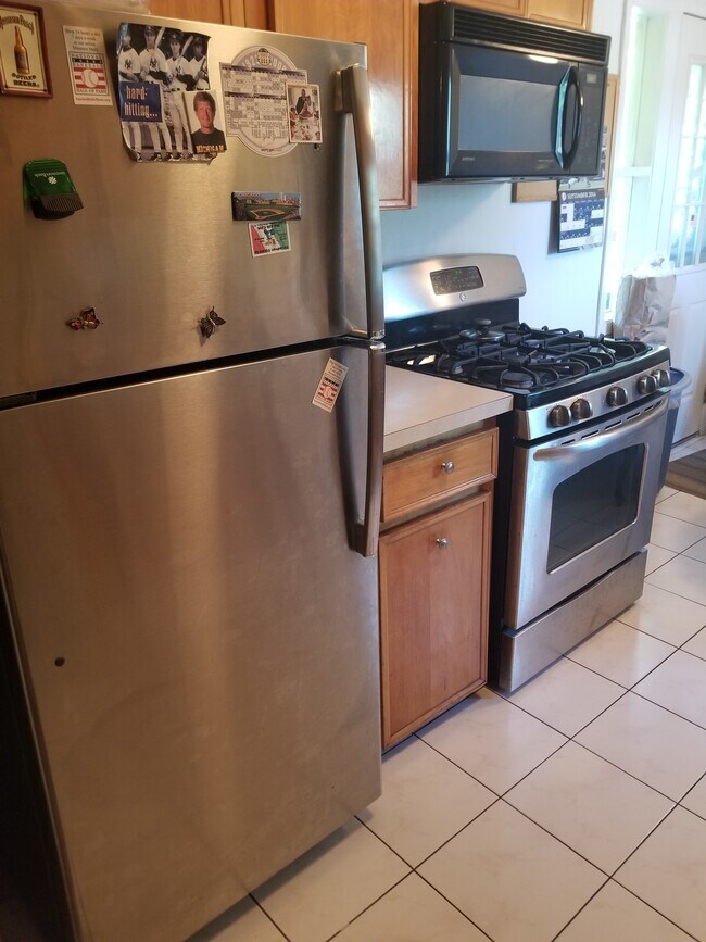 Building Photo - 152 N Broadway