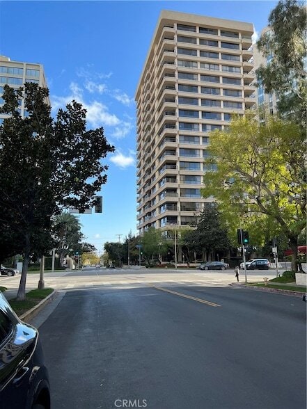 Building Photo - 10747 Wilshire Blvd
