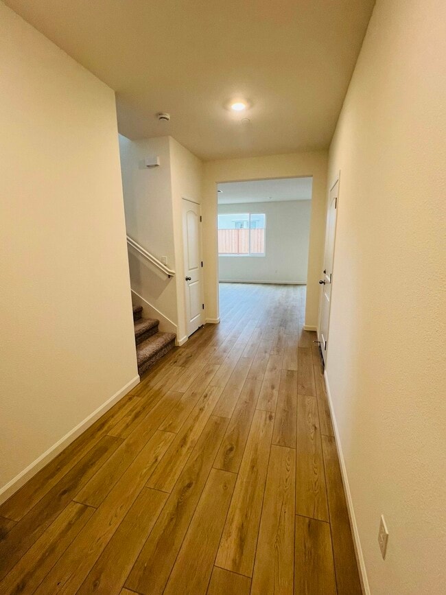 Building Photo - 5433 Riverview Ln