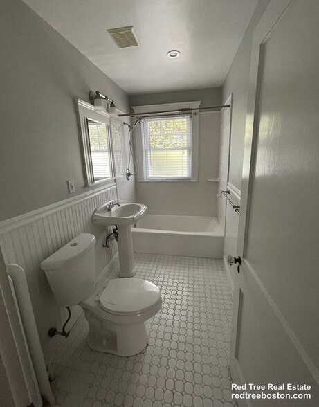 Building Photo - 36 Gerald Rd