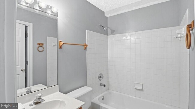 Building Photo - 14101 Kathleen Ln